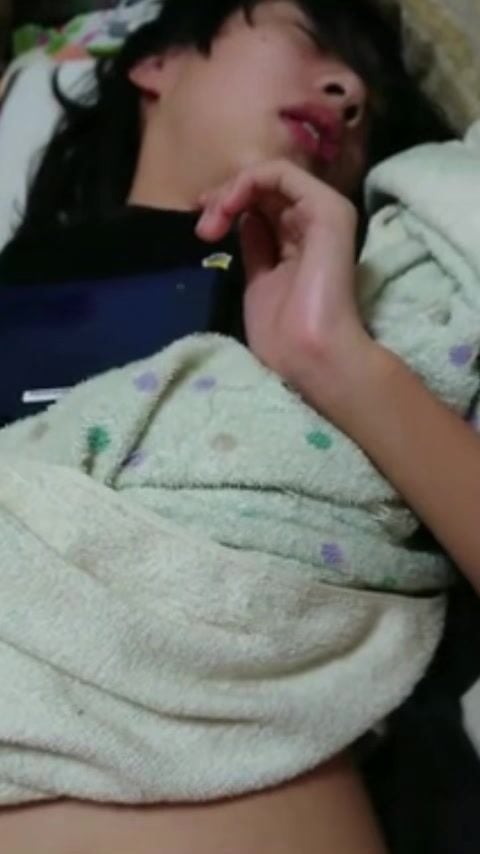 Lần đầu của em teen, đau quá vừa khóc vừa rên ư ư